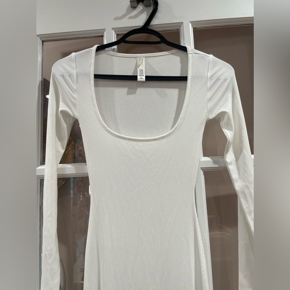 SKIMS White Lounge Long Sleeve Maxi Dress size xs - Picture 8 of 9